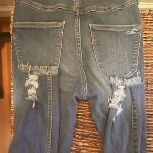 Distressed skinny jeans